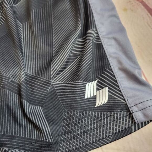 Place Sport athletic shorts 4T - Picture 3 of 5